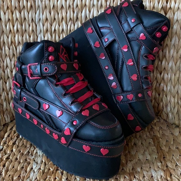 NIB YRU Qozmo ❤️ Red Heart Platform Sneakers - Picture 1 of 8